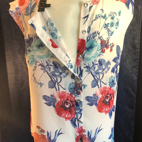 Flower blouse size large EUC - Picture 3 of 4